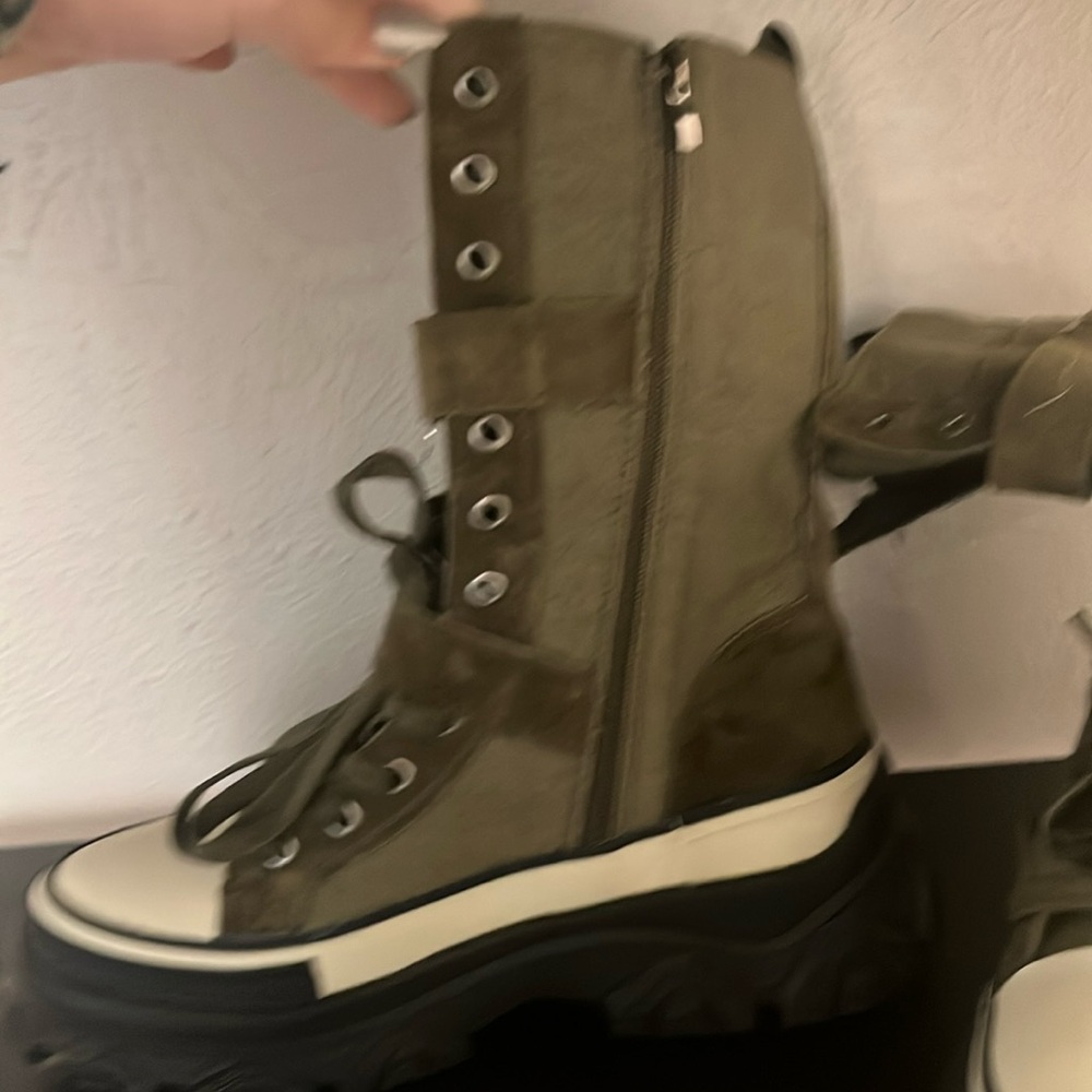 millatery green boots with two strapes and a zipper